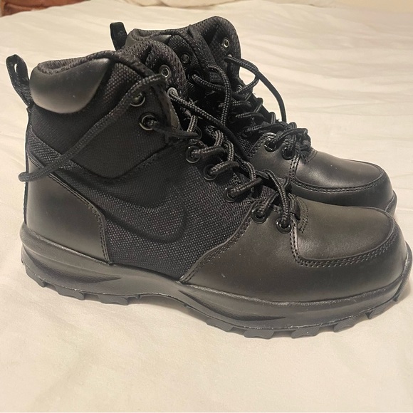 Nike ACG Manoa TXT Black 456975-001 size 5.5 in perfect condition.